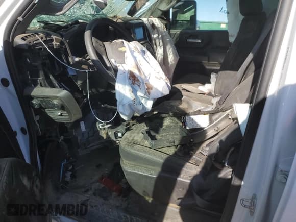 ✅ 2024 Chevrolet Silverado 2500HD • VIN: 1GB1YLEY6RF307152 • Lot: 84064034. Wystawiony na Copart z przebiegiem Nie podano. Bezpłatny archiwum sprzedaży aukcyjnych z USA i szczegółowy raport historii pojazdu na DreamBid. Zdjęcie 7.