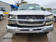 ✅ 2004 Chevrolet Silverado 2500HD LS • VIN: 1GCHK23U64F150771 • Lot: 87114365. Wystawiony na Copart z przebiegiem Nie podano. Bezpłatny archiwum sprzedaży aukcyjnych z USA i szczegółowy raport historii pojazdu na DreamBid. Zdjęcie 5.
