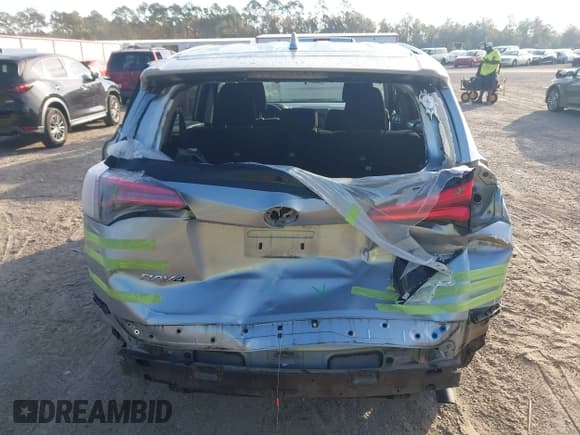 ✅ 2018 Toyota RAV4 XLE • VIN: 2T3WFREV5JW478204 • Lot: 43791117. Listed on IAAI with 89,830 mi. Free auction sales archive from the USA and detailed vehicle history report at DreamBid. Image 16.