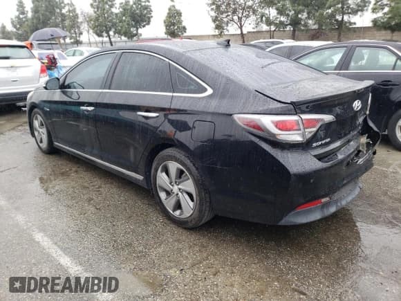 ✅ 2016 Hyundai Sonata Limited • VIN: KMHE34L1XGA014724 • Lot: 41916663. Listed on Copart with 131,641 mi. Free auction sales archive from the USA and detailed vehicle history report at DreamBid. Image 2.