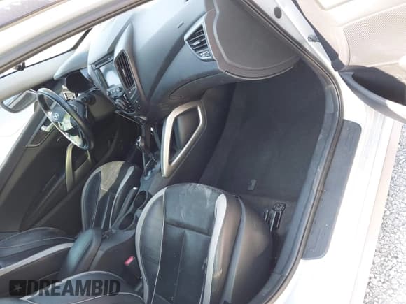 ✅ 2013 Hyundai Veloster Turbo • VIN: KMHTC6AE0DU095350 • Lot: 42683056. Wystawiony na IAAI z przebiegiem 108 269 mil. Bezpłatny archiwum sprzedaży aukcyjnych z USA i szczegółowy raport historii pojazdu na DreamBid. Zdjęcie 5.