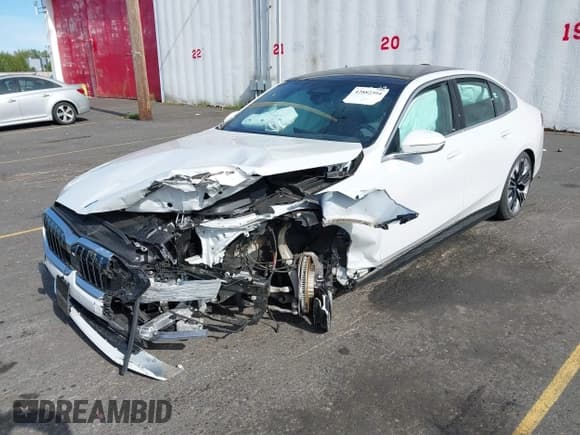 ✅ 2024 BMW i5 eDrive40 • VIN: WBY33FK07RCR27379 • Lot: 42882394. Wystawiony na IAAI z przebiegiem Nie podano. Bezpłatny archiwum sprzedaży aukcyjnych z USA i szczegółowy raport historii pojazdu na DreamBid. Zdjęcie 2.