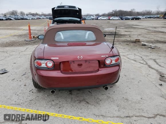 ✅ 2006 Mazda MX-5 Miata Grand Touring • VIN: JM1NC25F460102951 • Lot: 48539385. Wystawiony na Copart z przebiegiem 36 169 mil. Bezpłatny archiwum sprzedaży aukcyjnych z USA i szczegółowy raport historii pojazdu na DreamBid. Zdjęcie 6.