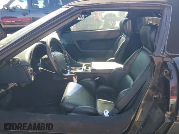 ✅ 1992 Chevrolet Corvette • VIN: 1G1YY33P1N5110757 • Лот: 82236385. Опубликован ранее на Copart с пробегом Не указан. Бесплатный доступ к архиву аукционных продаж из США и подробный отчёт об истории автомобиля на DreamBid. Изображение 7.