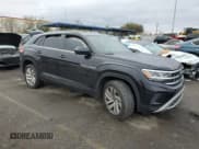 ✅ 2020 Volkswagen Atlas SE • VIN: 1V25C2CAXLC201015 • Lot: 38640493. Wystawiony na Copart z przebiegiem 18 106 mil. Bezpłatny archiwum sprzedaży aukcyjnych z USA i szczegółowy raport historii pojazdu na DreamBid. Zdjęcie 4.