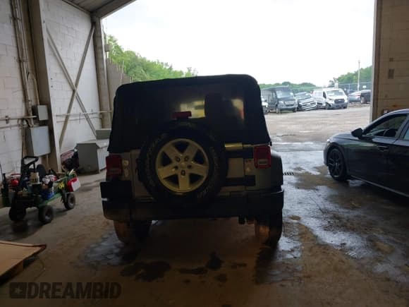 ✅ 2017 Jeep Wrangler Sport • VIN: 1C4AJWAG5HL560882 • Lot: 42869959. Wystawiony na IAAI z przebiegiem 62 208 mil. Bezpłatny archiwum sprzedaży aukcyjnych z USA i szczegółowy raport historii pojazdu na DreamBid. Zdjęcie 16.