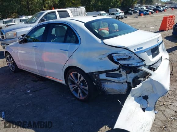 ✅ 2019 Mercedes-Benz C 300 • VIN: WDDWF8DB0KR484663 • Lot: 43488760. Wystawiony na IAAI z przebiegiem 45 065 mil. Bezpłatny archiwum sprzedaży aukcyjnych z USA i szczegółowy raport historii pojazdu na DreamBid. Zdjęcie 6.