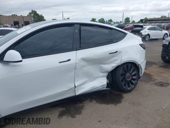 ✅ 2024 Tesla Model Y Performance • VIN: 7SAYGDEFXRF170662 • Лот: 42121041. Опубликован ранее на IAAI с пробегом 11 601 миль. Бесплатный доступ к архиву аукционных продаж из США и подробный отчёт об истории автомобиля на DreamBid. Изображение 6.