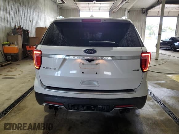 ✅ 2019 Ford Explorer Platinum • VIN: 1FM5K8HT4KGA74766 • Lot: 84027855. Listed on Copart with 98,656 mi. Free auction sales archive from the USA and detailed vehicle history report at DreamBid. Image 6.