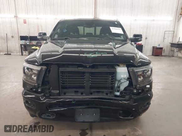 ✅ 2023 Ram 1500 Big Horn • VIN: 1C6SRFFT0PN589154 • Lot: 42560569. Wystawiony na IAAI z przebiegiem 24 061 mil. Bezpłatny archiwum sprzedaży aukcyjnych z USA i szczegółowy raport historii pojazdu na DreamBid. Zdjęcie 13.