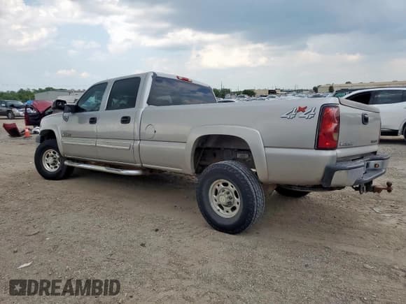 ✅ 2005 Chevrolet Silverado 2500HD LS • VIN: 1GCHK23235F936835 • Lot: 67784385. Wystawiony na Copart z przebiegiem Nie podano. Bezpłatny archiwum sprzedaży aukcyjnych z USA i szczegółowy raport historii pojazdu na DreamBid. Zdjęcie 2.
