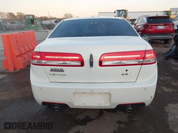 ✅ 2012 Lincoln MKZ • VIN: 3LNHL2GC1CR829942 • Lot: 43594841. Listed on IAAI with 160,096 mi. Free auction sales archive from the USA and detailed vehicle history report at DreamBid. Image 16.