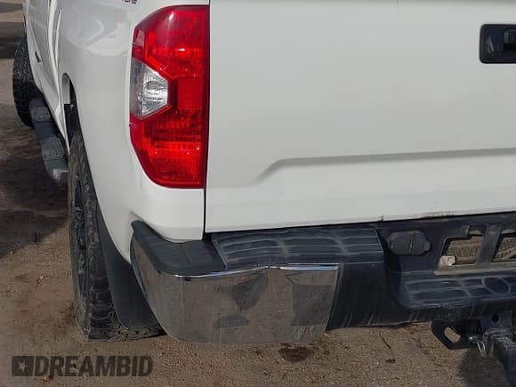 ✅ 2018 Toyota Tundra SR • VIN: 5TFRM5F17JX133243 • Lot: 43741429. Listed on IAAI with 82,695 mi. Free auction sales archive from the USA and detailed vehicle history report at DreamBid. Image 17.