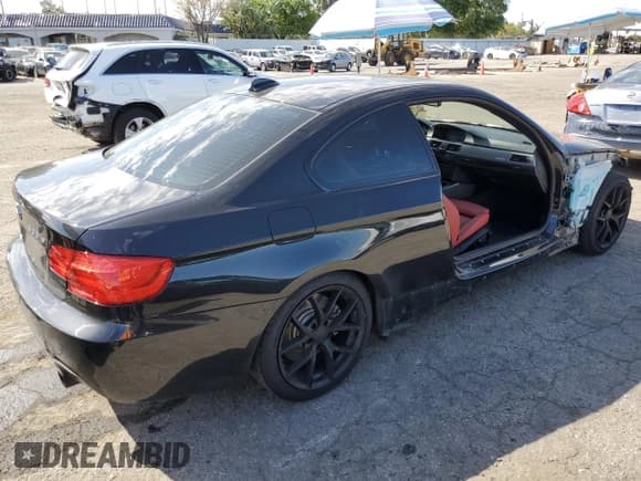 ✅ 2012 BMW 3 Series 335is • VIN: WBAKG1C5XCJ217018 • Lot: 46566545. Wystawiony na Copart z przebiegiem 57 465 mil. Bezpłatny archiwum sprzedaży aukcyjnych z USA i szczegółowy raport historii pojazdu na DreamBid. Zdjęcie 3.