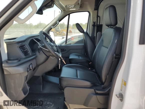 ✅ 2024 Ford Transit Cargo • VIN: 1FTBW3XG3RKB64288 • Lot: 71999655. Listed on Copart with 1,832 mi. Free auction sales archive from the USA and detailed vehicle history report at DreamBid. Image 7.