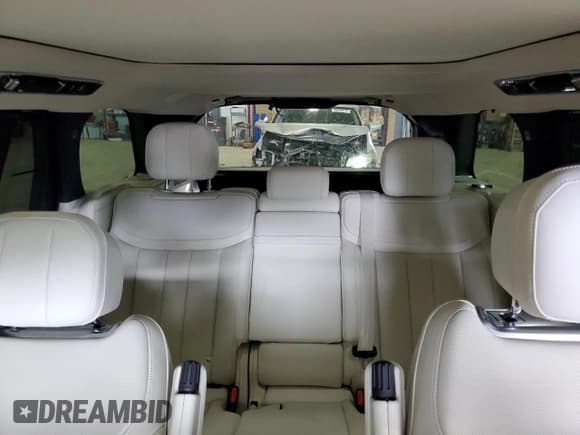 ✅ 2023 Land Rover Range Rover SE • VIN: SALKP9E74PA028542 • Lot: 47986865. Wystawiony na Copart z przebiegiem 22 902 mil. Bezpłatny archiwum sprzedaży aukcyjnych z USA i szczegółowy raport historii pojazdu na DreamBid. Zdjęcie 10.