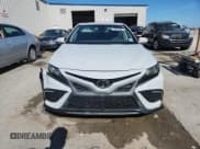 ✅ 2022 Toyota Camry SE • VIN: 4T1G11AK1NU062827 • Lot: 89730935. Wystawiony na Copart z przebiegiem 32 628 mil. Bezpłatny archiwum sprzedaży aukcyjnych z USA i szczegółowy raport historii pojazdu na DreamBid. Zdjęcie 5.