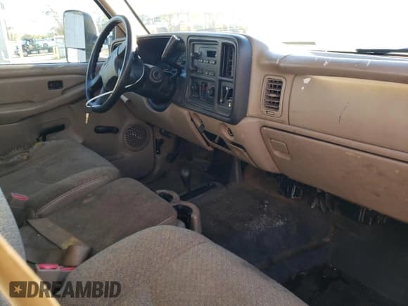 ✅ 2005 Chevrolet Silverado 2500HD Work Truck • VIN: 1GCHK24U55E206740 • Lot: 86816835. Wystawiony na Copart z przebiegiem 110 121 mil. Bezpłatny archiwum sprzedaży aukcyjnych z USA i szczegółowy raport historii pojazdu na DreamBid. Zdjęcie 8.