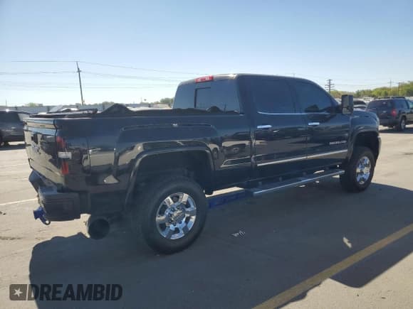 ✅ 2018 GMC Sierra 3500HD Denali • VIN: 1GT42YEY5JF284944 • Lot: 68956745. Wystawiony na Copart z przebiegiem 108 693 mil. Bezpłatny archiwum sprzedaży aukcyjnych z USA i szczegółowy raport historii pojazdu na DreamBid. Zdjęcie 3.