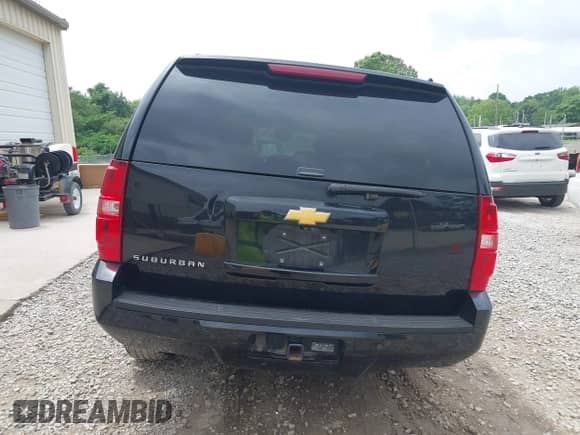 2014 Chevrolet Suburban LT z VIN 1GNSCJE07ER219935, wystawiony jako IAAI lot #42286843 z przebiegiem 175 459 mil mil oraz . Historia ofert i sprzedaży dostępna na DreamBid. Obrazek 16.