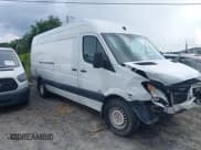 ✅ 2011 Mercedes-Benz Sprinter Cargo • VIN: WD3PE8CB0B5602652 • Lot: 42685055. Wystawiony na IAAI z przebiegiem 297 308 mil. Bezpłatny archiwum sprzedaży aukcyjnych z USA i szczegółowy raport historii pojazdu na DreamBid. Zdjęcie 1.
