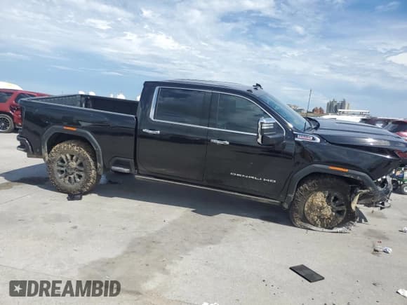 ✅ 2022 GMC Sierra 2500HD Denali • VIN: 1GT49REY6NF123493 • Lot: 68217705. Listed on Copart with 56,172 mi. Free auction sales archive from the USA and detailed vehicle history report at DreamBid. Image 4.