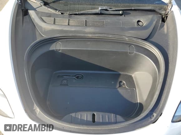 ✅ 2019 Tesla Model 3 Mid Range • VIN: 5YJ3E1EA0KF411960 • Lot: 91627825. Wystawiony na Copart z przebiegiem 19 839 mil. Bezpłatny archiwum sprzedaży aukcyjnych z USA i szczegółowy raport historii pojazdu na DreamBid. Zdjęcie 11.