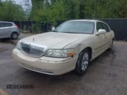 ✅ 2003 Lincoln Town Car Cartier • VIN: 1LNHM83W53Y626781 • Lot: 43239759. Listed on IAAI with 229,539 mi. Free auction sales archive from the USA and detailed vehicle history report at DreamBid. Image 2.