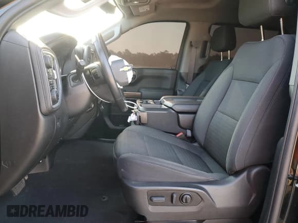 ✅ 2021 Chevrolet Silverado 1500 LT • VIN: 1GCPYJEKXMZ437626 • Lot: 81421875. Wystawiony na Copart z przebiegiem 50 036 mil. Bezpłatny archiwum sprzedaży aukcyjnych z USA i szczegółowy raport historii pojazdu na DreamBid. Zdjęcie 7.