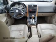 ✅ 2006 Saturn VUE • VIN: 5GZCZ53406S890574 • Lot: 85065244. Wystawiony na Copart z przebiegiem 161 711 mil. Bezpłatny archiwum sprzedaży aukcyjnych z USA i szczegółowy raport historii pojazdu na DreamBid. Zdjęcie 8.