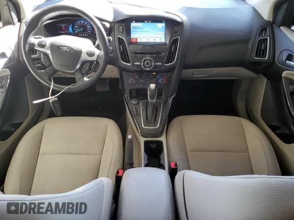 ✅ 2016 Ford Focus Electric • VIN: 1FADP3R4XGL406256 • Lot: 82641725. Wystawiony na Copart z przebiegiem 29 429 mil. Bezpłatny archiwum sprzedaży aukcyjnych z USA i szczegółowy raport historii pojazdu na DreamBid. Zdjęcie 8.