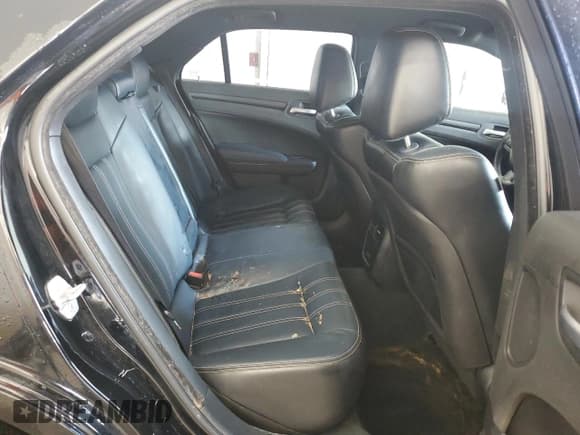 ✅ 2015 Chrysler 300 S • VIN: 2C3CCABG3FH736007 • Lot: 81044175. Listed on Copart with 173,171 mi. Free auction sales archive from the USA and detailed vehicle history report at DreamBid. Image 10.