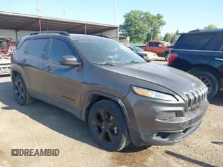 ✅ 2016 Jeep Cherokee Latitude • VIN: 1C4PJMCS3GW167279 • Lot: 43182725. Wystawiony na IAAI z przebiegiem 122 493 mil. Bezpłatny archiwum sprzedaży aukcyjnych z USA i szczegółowy raport historii pojazdu na DreamBid. Zdjęcie 1.