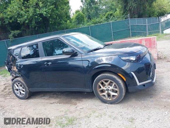 ✅ 2023 Kia Soul LX • VIN: KNDJ23AU6P7850380 • Lot: 42647275. Wystawiony na IAAI z przebiegiem 46 982 mil. Bezpłatny archiwum sprzedaży aukcyjnych z USA i szczegółowy raport historii pojazdu na DreamBid. Zdjęcie 14.
