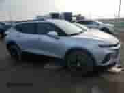 2022 Chevrolet Blazer LT z VIN 3GNKBCR45NS133161, wystawiony jako Copart lot #82866233 z przebiegiem 32 605 mil mil oraz Szkoda całkowita • Salvage title. Historia ofert i sprzedaży dostępna na DreamBid. Obrazek 4.