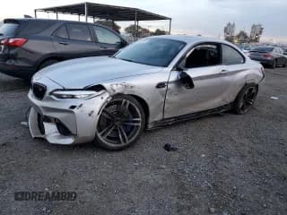✅ 2018 BMW M2 • VIN: WBS1J5C55JVA12540 • Lot: 39402763. Wystawiony na Copart z przebiegiem 23 339 mil. Bezpłatny archiwum sprzedaży aukcyjnych z USA i szczegółowy raport historii pojazdu na DreamBid. Zdjęcie 1.