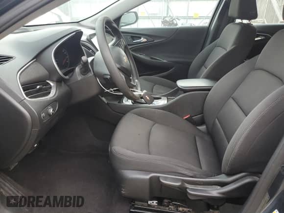 2021 Chevrolet Malibu LS z VIN 1G1ZB5ST1MF014927, wystawiony jako Copart lot #86181145 z przebiegiem 104 826 mil mil oraz Czysty tytuł • Clean title. Historia ofert i sprzedaży dostępna na DreamBid. Obrazek 7.