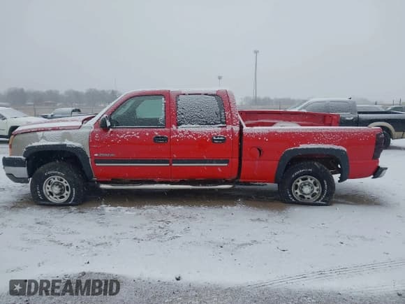 ✅ 2005 Chevrolet Silverado 2500HD LS • VIN: 1GCHK23U35F848305 • Lot: 41555553. Wystawiony na IAAI z przebiegiem 162 899 mil. Bezpłatny archiwum sprzedaży aukcyjnych z USA i szczegółowy raport historii pojazdu na DreamBid. Zdjęcie 14.
