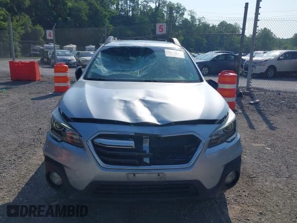 ✅ 2018 Subaru Outback Limited • VIN: 4S4BSAKC6J3271155 • Lot: 42414942. Listed on IAAI with 102,129 mi. Free auction sales archive from the USA and detailed vehicle history report at DreamBid. Image 12.