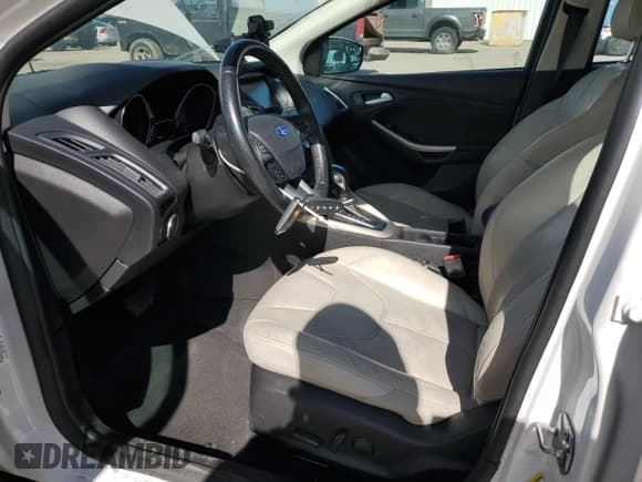 ✅ 2015 Ford Focus Titanium • VIN: 1FADP3N25FL211247 • Lot: 48327205. Wystawiony na Copart z przebiegiem 101 556 mil. Bezpłatny archiwum sprzedaży aukcyjnych z USA i szczegółowy raport historii pojazdu na DreamBid. Zdjęcie 7.