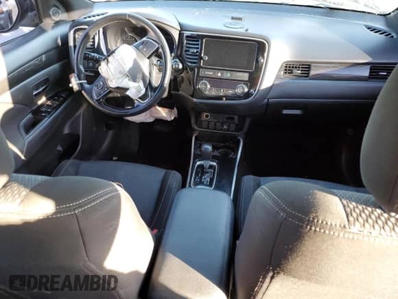 2018 Mitsubishi Outlander ES z VIN JA4AZ3A32JZ026840, wystawiony jako Copart lot #82738415 z przebiegiem Nie podano mil oraz Czysty tytuł • Clean title. Historia ofert i sprzedaży dostępna na DreamBid. Obrazek 8.