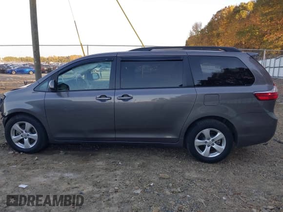 ✅ 2016 Toyota Sienna LE • VIN: 5TDKK3DC5GS712732 • Lot: 43641720. Listed on IAAI with 26,839 mi. Free auction sales archive from the USA and detailed vehicle history report at DreamBid. Image 14.