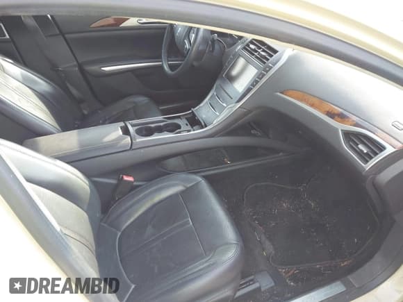 ✅ 2014 Lincoln MKZ Hybrid • VIN: 3LN6L2LU1ER832302 • Lot: 43651915. Wystawiony na IAAI z przebiegiem 210 186 mil. Bezpłatny archiwum sprzedaży aukcyjnych z USA i szczegółowy raport historii pojazdu na DreamBid. Zdjęcie 5.