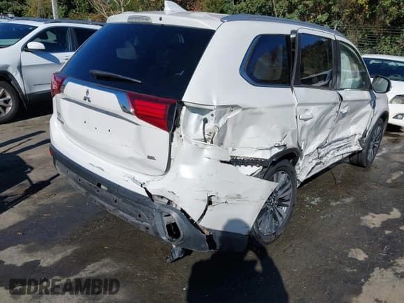 ✅ 2020 Mitsubishi Outlander SE • VIN: JA4AD3A3XLZ019961 • Lot: 43596032. Listed on IAAI with 112,826 mi. Free auction sales archive from the USA and detailed vehicle history report at DreamBid. Image 6.