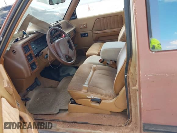 1993 Dodge Dakota z VIN 1B7FL23X3PS233536, wystawiony jako IAAI lot #43363640 z przebiegiem 190 414 mil mil oraz . Historia ofert i sprzedaży dostępna na DreamBid. Obrazek 8.