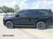 ✅ 2023 Chevrolet Tahoe RST • VIN: 1GNSCRKD2PR107150 • Lot: 39049156. Wystawiony na IAAI z przebiegiem 40 956 mil. Bezpłatny archiwum sprzedaży aukcyjnych z USA i szczegółowy raport historii pojazdu na DreamBid. Zdjęcie 14.