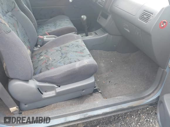 ✅ 1997 Toyota RAV4 • VIN: JT3XP10V1V0006980 • Lot: 42522525. Wystawiony na IAAI z przebiegiem 160 110 mil. Bezpłatny archiwum sprzedaży aukcyjnych z USA i szczegółowy raport historii pojazdu na DreamBid. Zdjęcie 5.