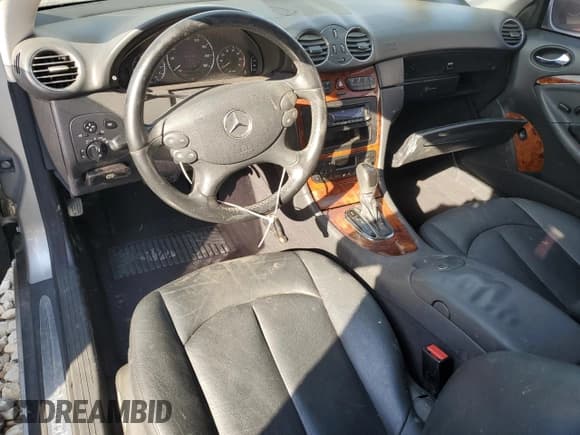 ✅ 2003 Mercedes-Benz CLK 320 • VIN: WDBTJ65J43F038135 • Лот: 71801574. Опубликован ранее на Copart с пробегом 220 256 миль. Бесплатный доступ к архиву аукционных продаж из США и подробный отчёт об истории автомобиля на DreamBid. Изображение 8.