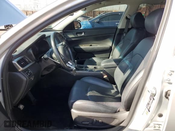 ✅ 2020 Kia Optima SE • VIN: 5XXGT4L33LG432569 • Lot: 89436145. Listed on Copart with 33,287 mi. Free auction sales archive from the USA and detailed vehicle history report at DreamBid. Image 7.