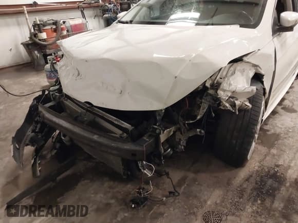 ✅ 2014 Volkswagen CC Executive • VIN: WVWRP7AN9EE519502 • Lot: 41458158. Listed on IAAI with 85,988 mi. Free auction sales archive from the USA and detailed vehicle history report at DreamBid. Image 6.